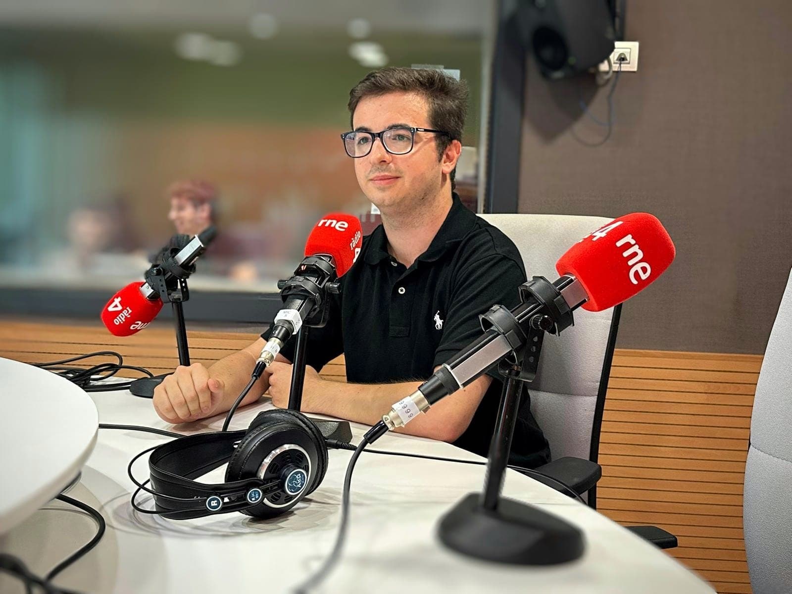 Adrián en Ràdio 4 (RTVE)